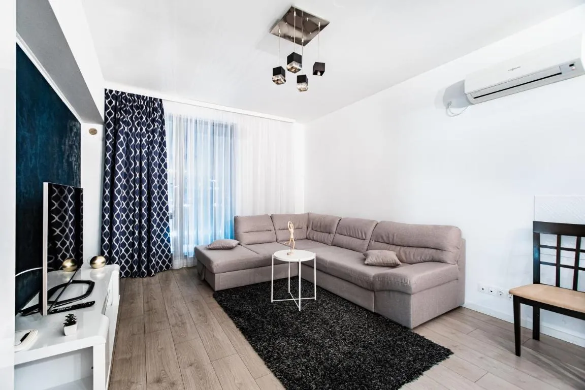 Opal Luxury Aviatiei — 1