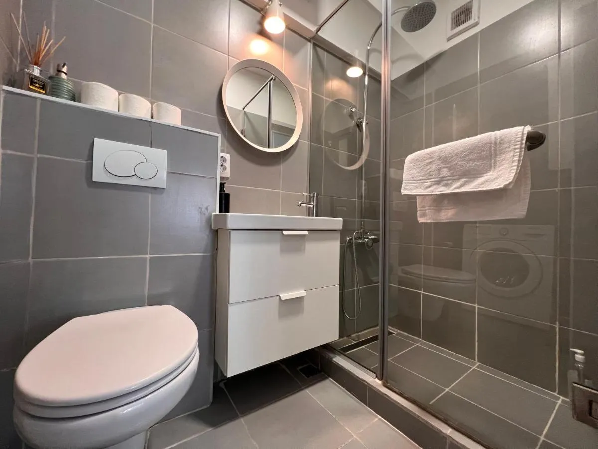 Pearl Center – 2BDR — 3