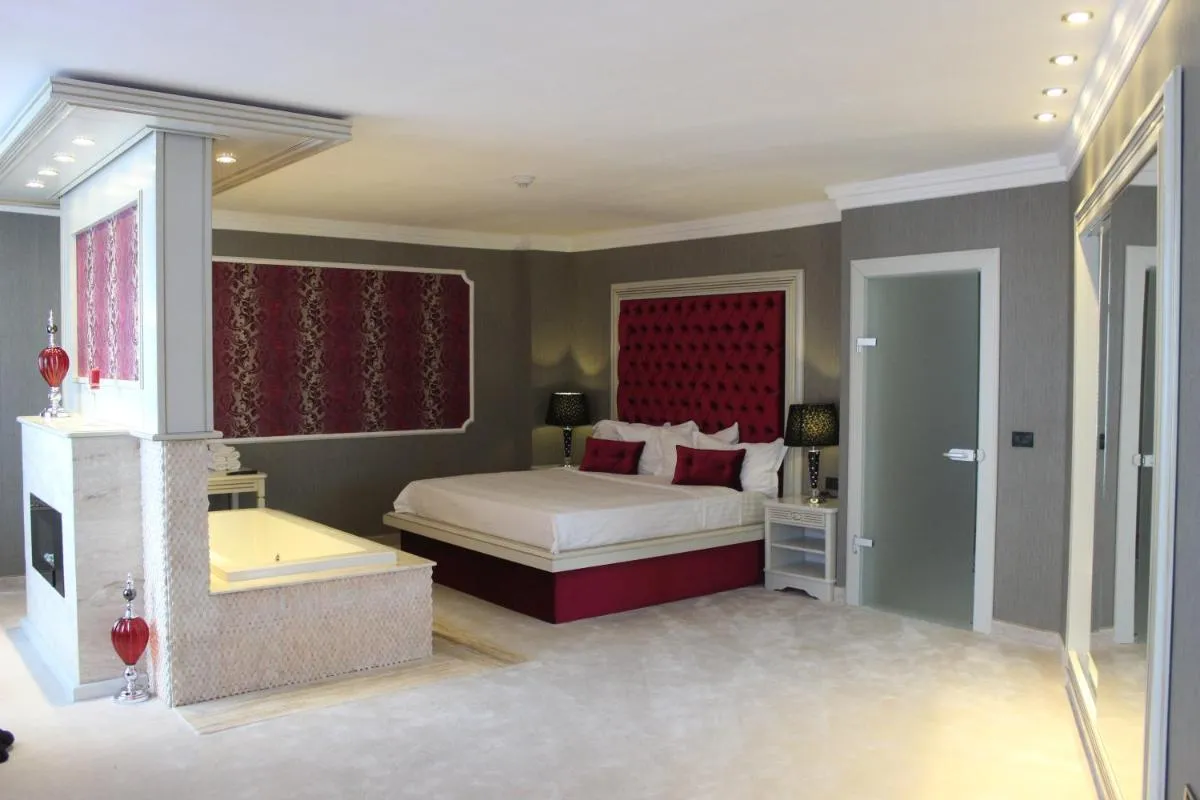 Phoenicia Grand Hotel — 2