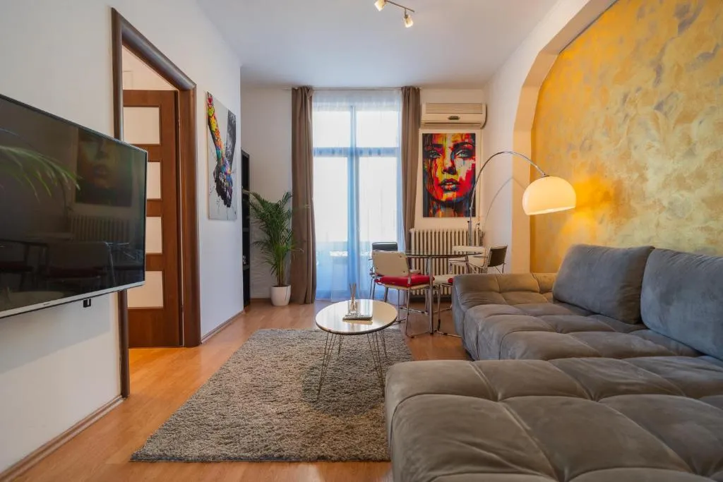 Prime Location – Breathtaking Architectural Views