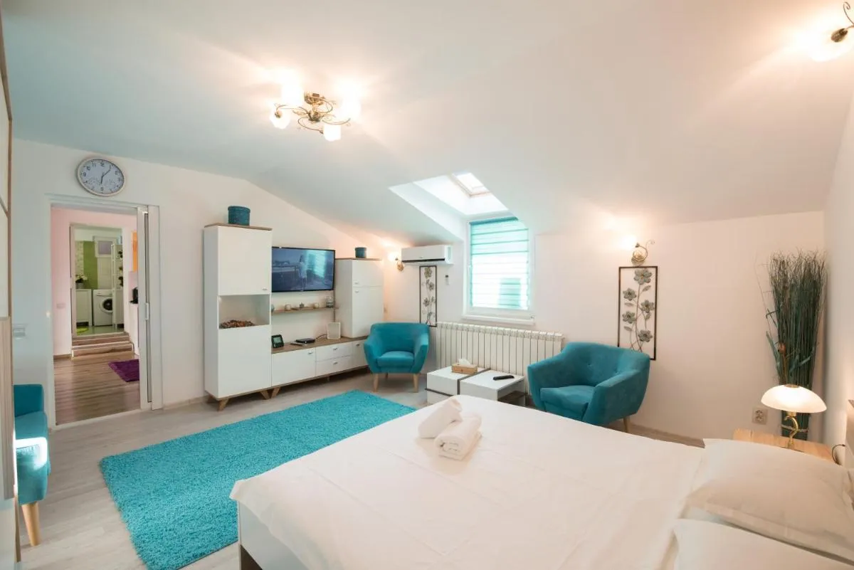 Queen Holiday Apartment — 5