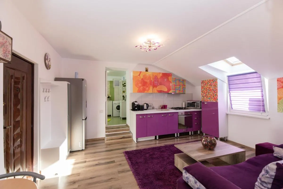 Queen Holiday Apartment — 3