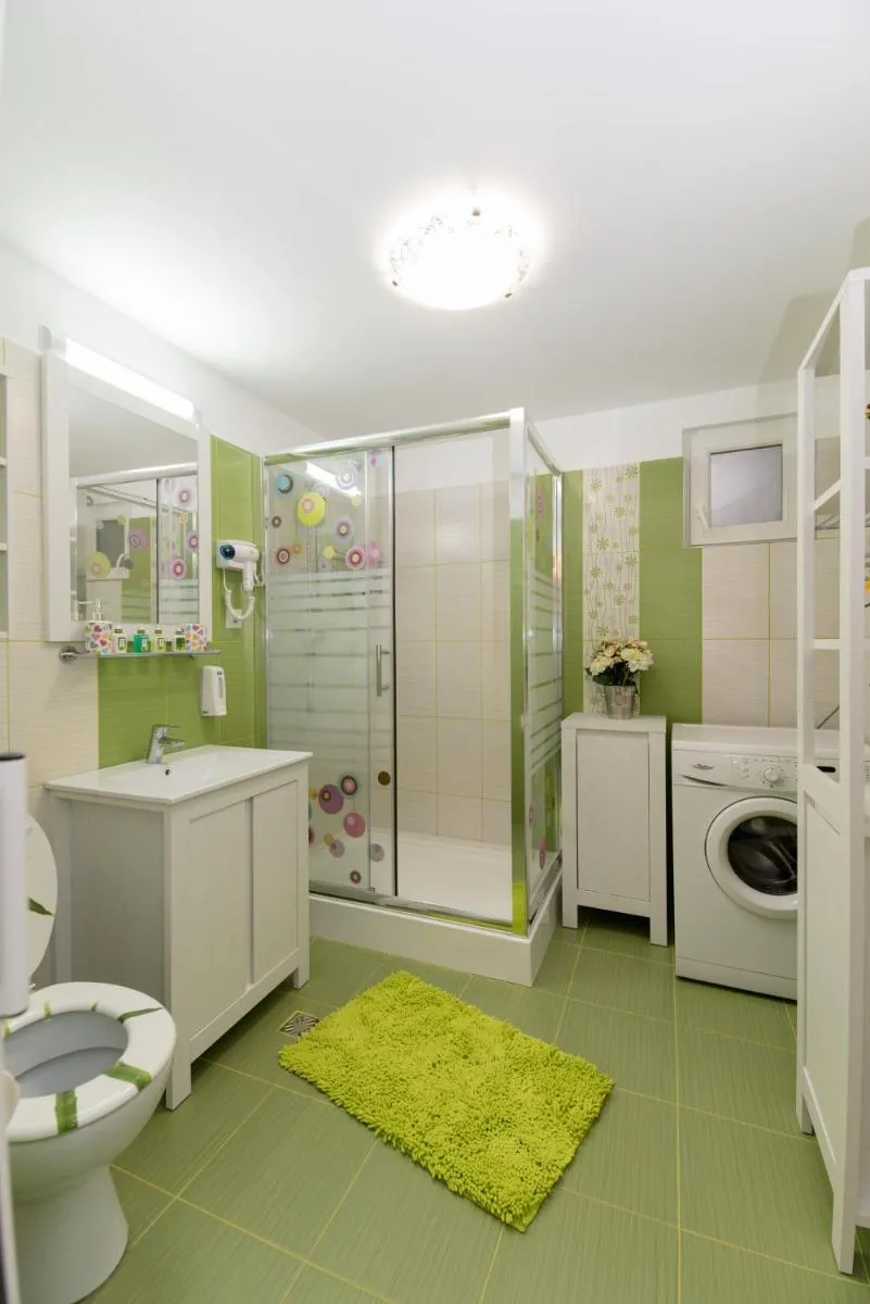 Queen Holiday Apartment — 4