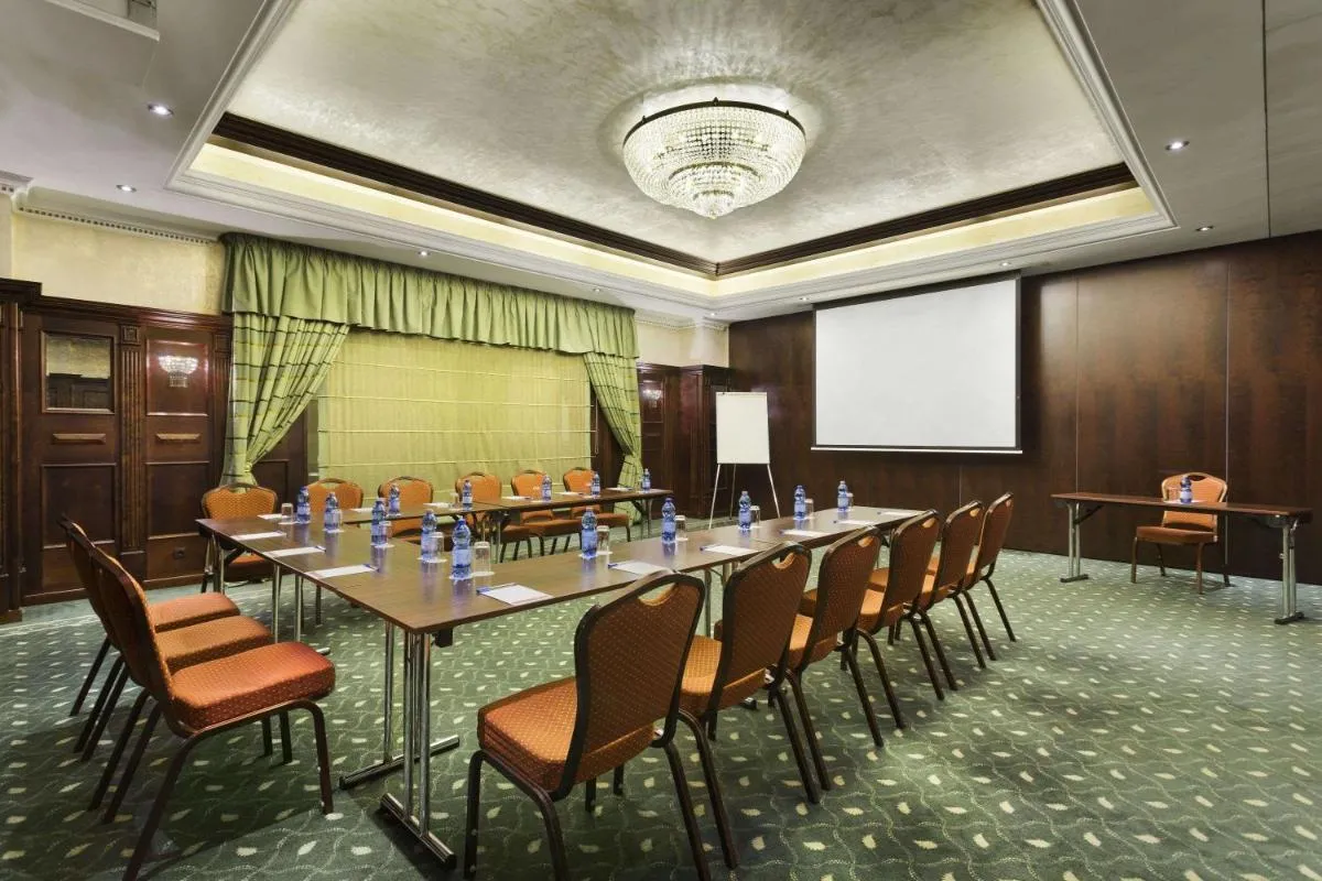 Ramada Hotel & Suites by Wyndham Bucharest North — 3