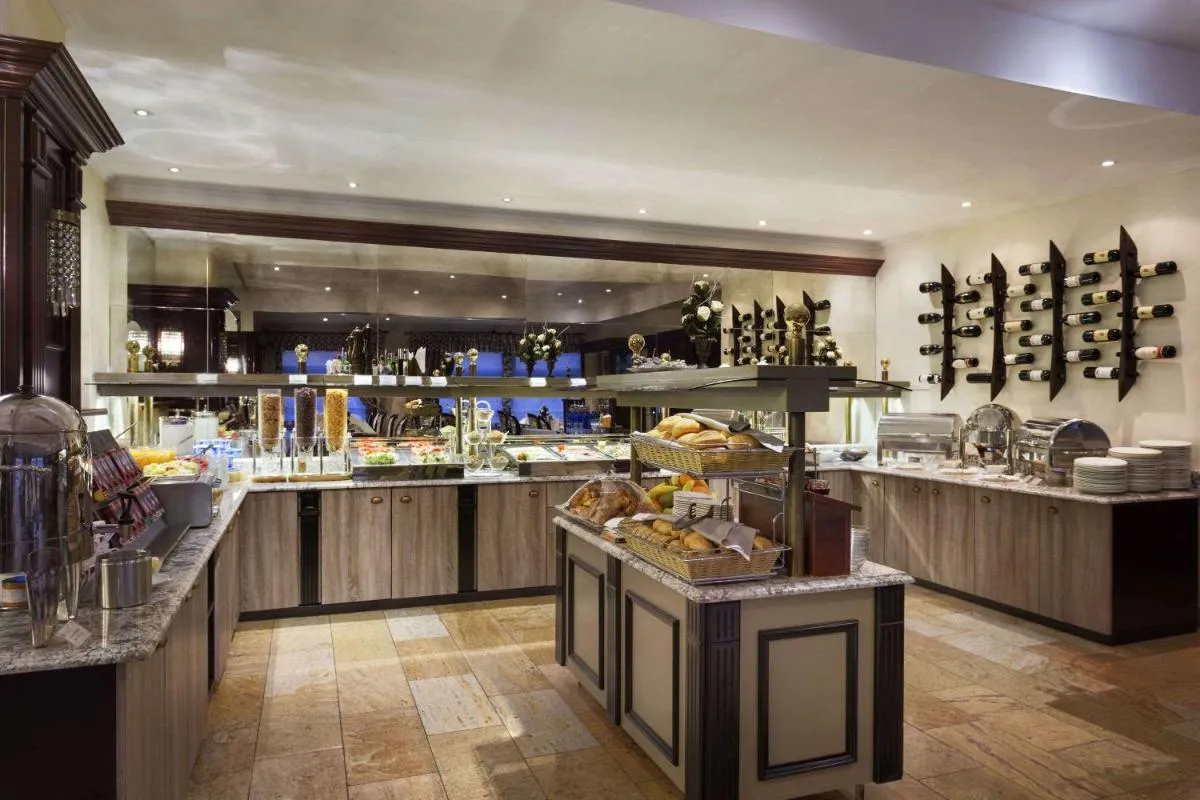 Ramada Hotel & Suites by Wyndham Bucharest North — 5
