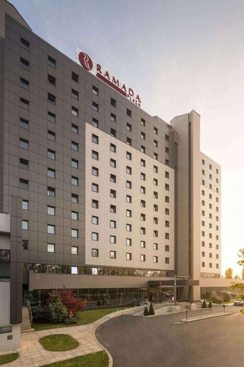 Ramada Plaza by Wyndham Bucharest Convention Center — 4