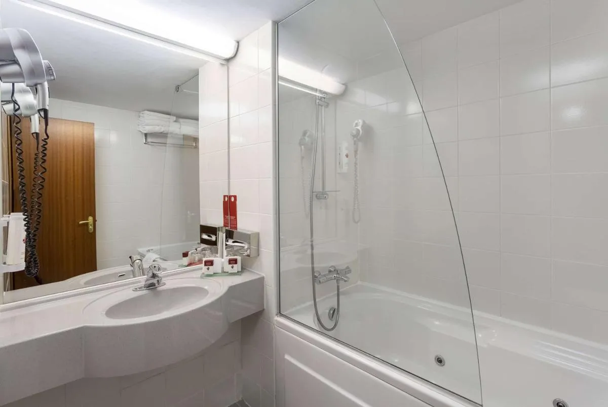 Ramada by Wyndham Bucharest Parc Hotel — 3