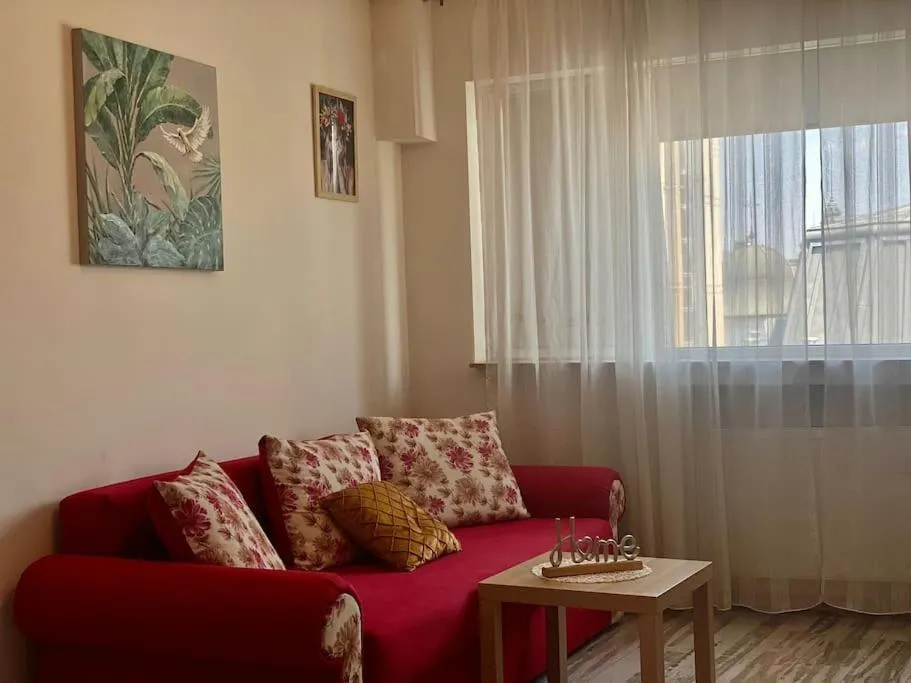 Red Cozy ultracentral apartment