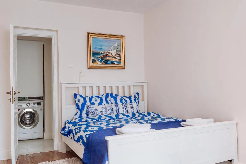 River View – Old City Apartment