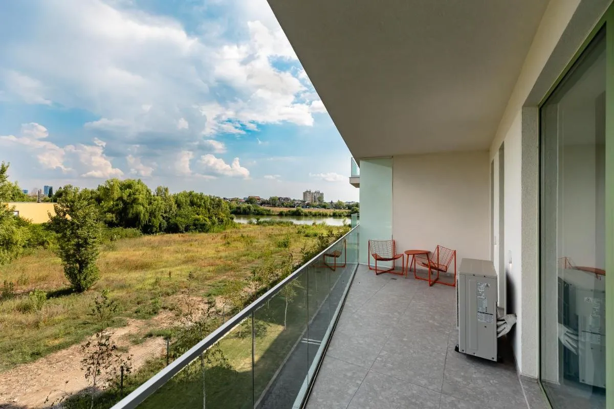 Roots Two I Apt with Scenic Lake View Balcony — 5