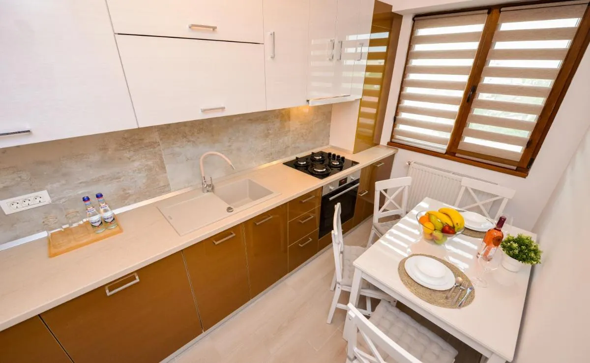 SOFIA Cozy Apartment – Underground Private Parking — 4