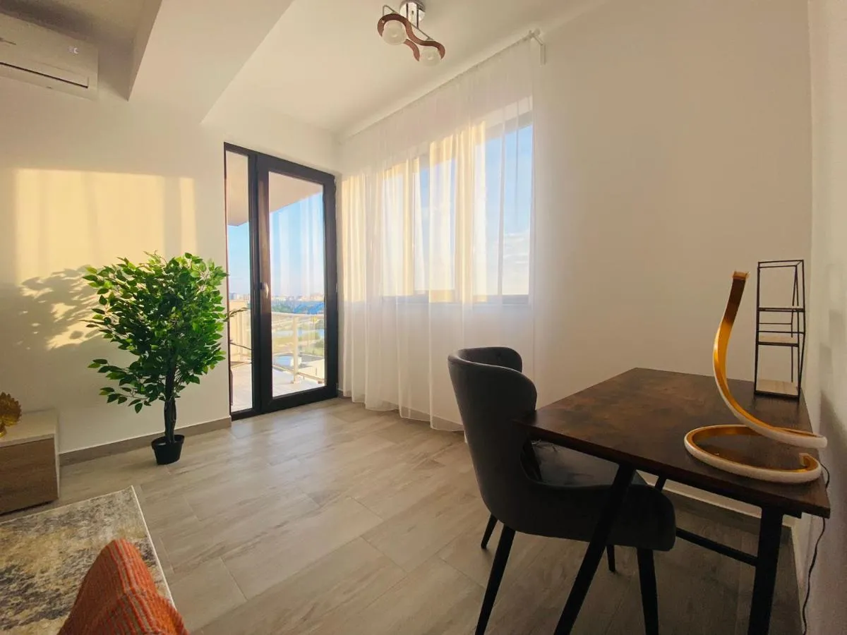 SOHO Apartment – City View with Rooftop Garden — 3