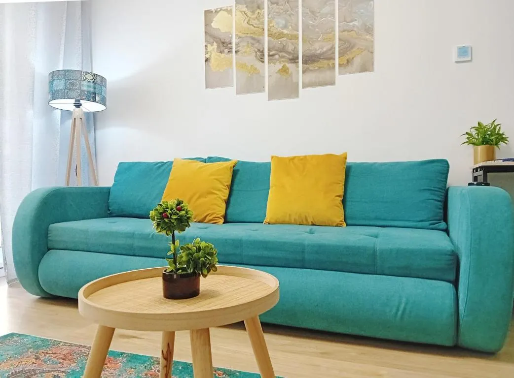 SUNSHINE – New & Quiet 1BR Apt, Business area, close to Airport, Highway A3, Subway