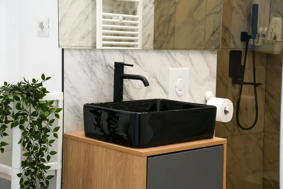 Sara – Stylish Apt with Balcony near Piata Obor — 3
