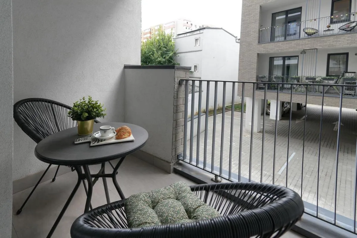 Sara – Stylish Apt with Balcony near Piata Obor — 4
