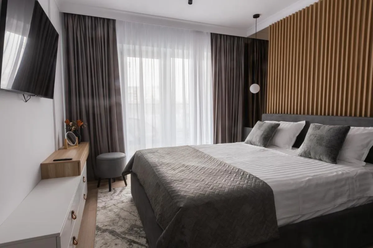 Signature TN Executive Suites — 2