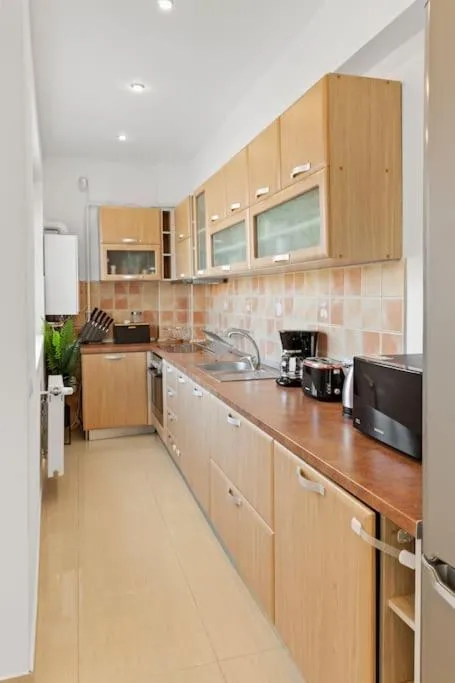 Spacious Central 3 Rooms — 5