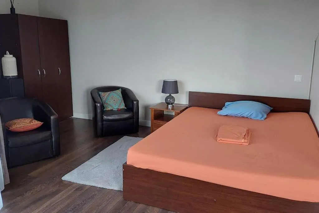 Spacious luxury apartment with large terrace — 2