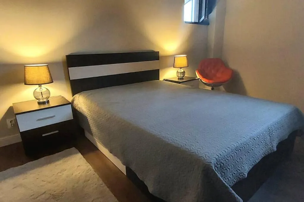 Spacious luxury apartment with large terrace — 3