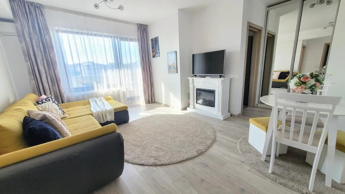 Stylish Apartment with Relaxing Sunset Views — 3