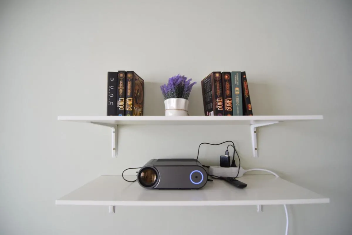 Stylish Apartment with video projector — 3