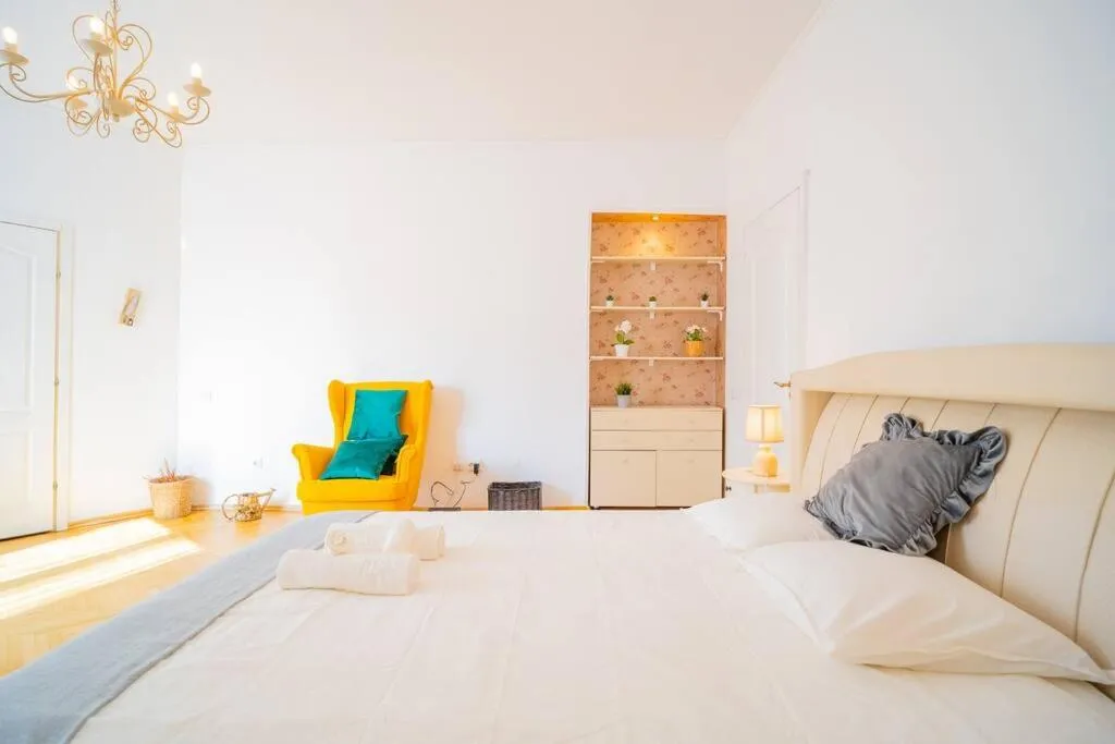 Stylishly Restored 1BR with Victorian Influence — 5