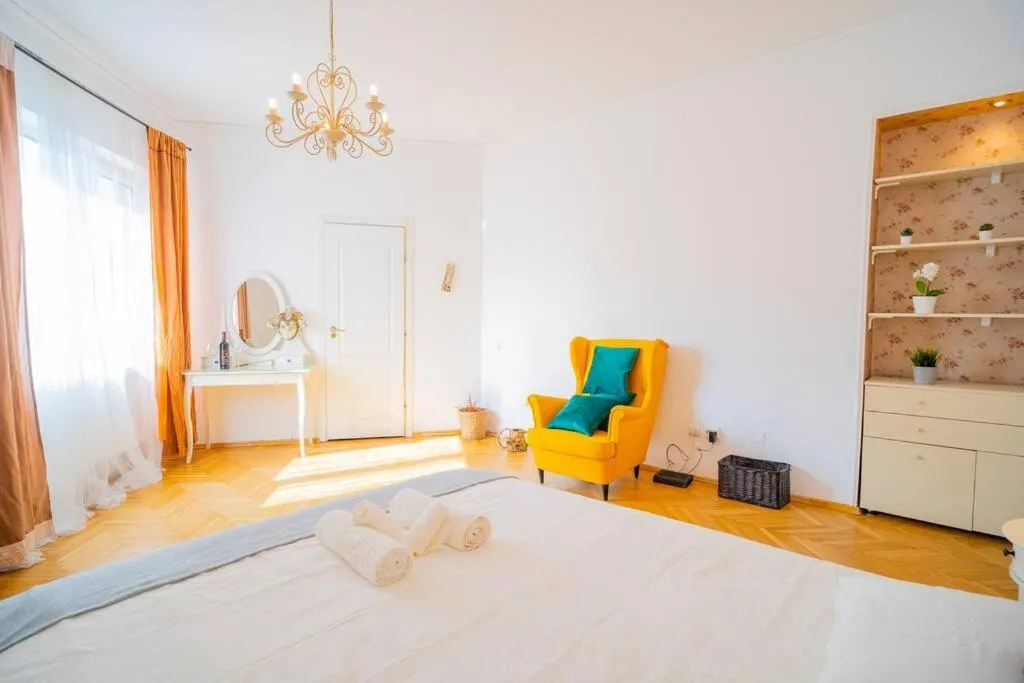 Stylishly Restored 1BR with Victorian Influence — 3