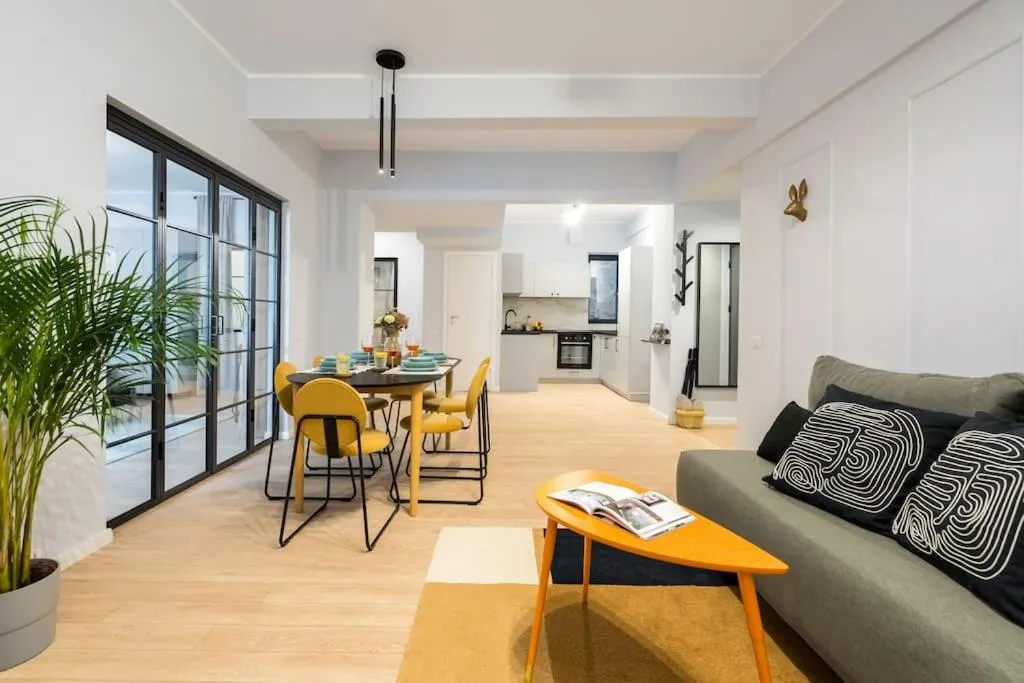 Sunny 4BR Flat – Top Location – Charming Balcony — 3