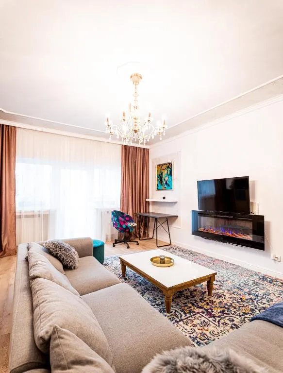 The Artist – Ultracentral Designer Apartment