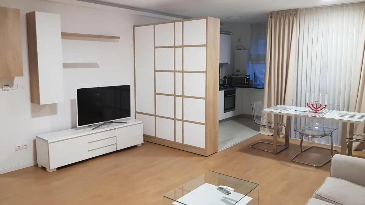 Top Trio Residence — 2