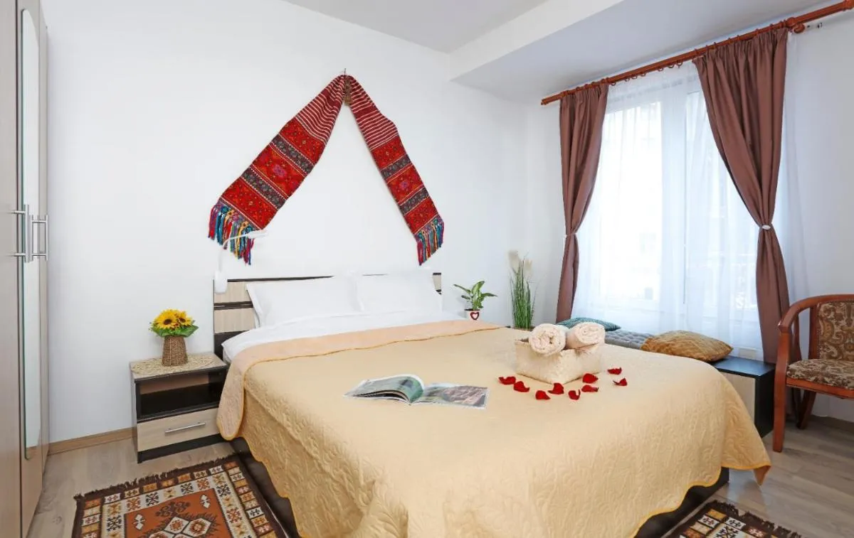 Traditional Romanian Apartments Old Town City — 3