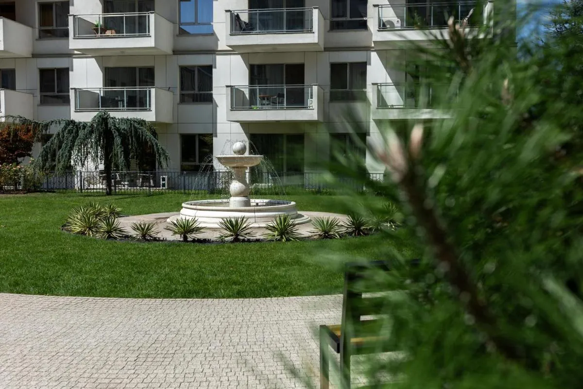 Ultimate Living Experience – Modern Accommodation & Free Parking near Romexpo — 3