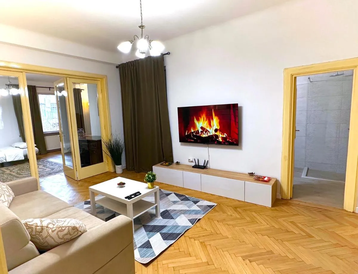 Ultracentral Apartment 4 rooms – Old City Center -120 square meters – — 3