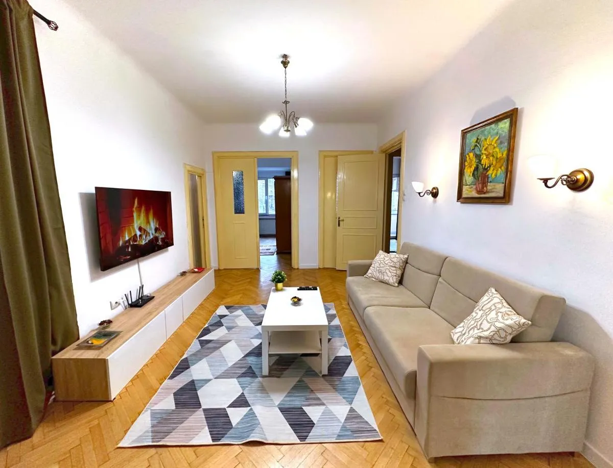 Ultracentral Apartment 4 rooms – Old City Center -120 square meters – — 5