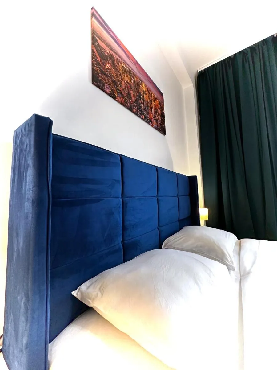 Ultracentral Apartment 4 rooms – Old City Center -120 square meters – — 4
