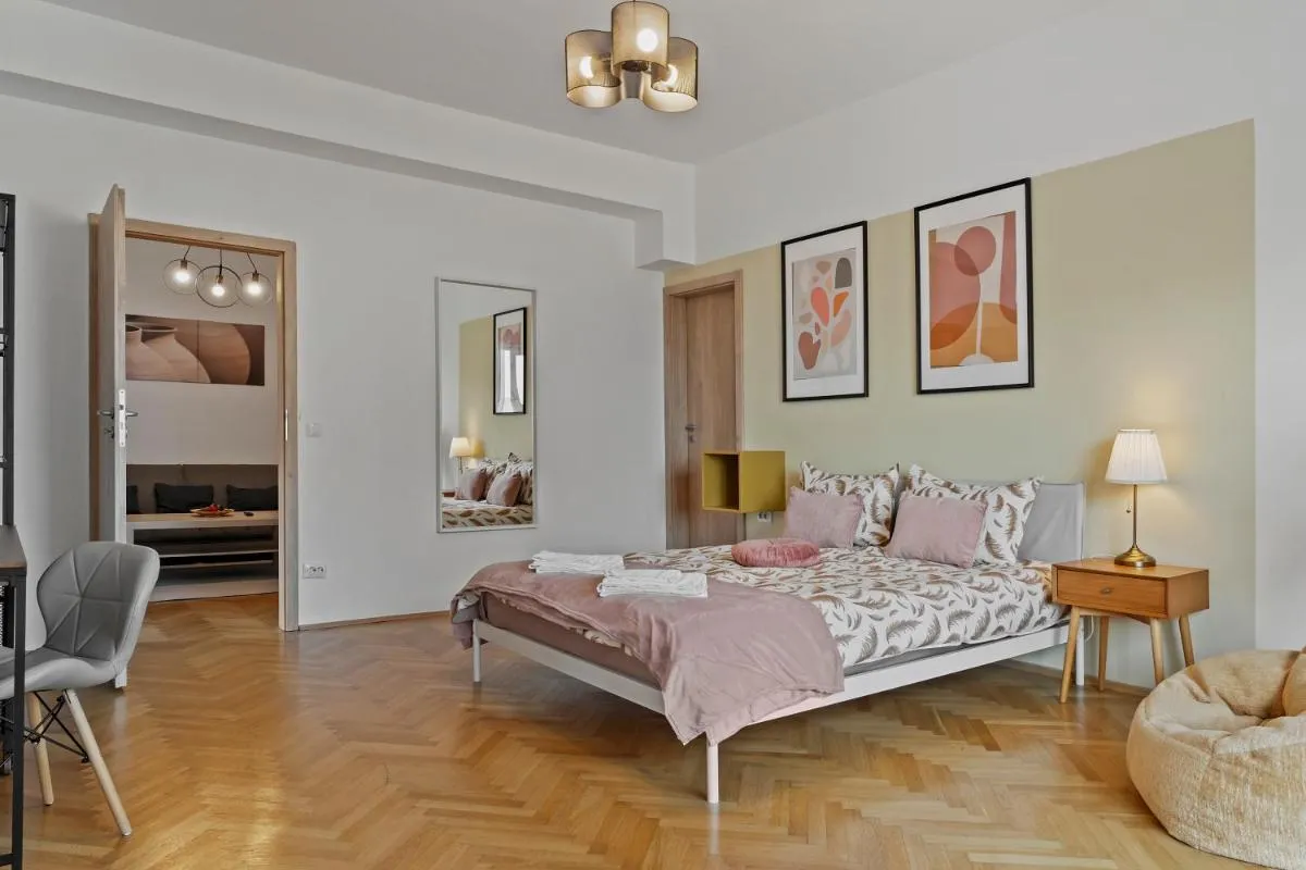Ultracentral Dreamland Apartment 3 Bdrm — 5
