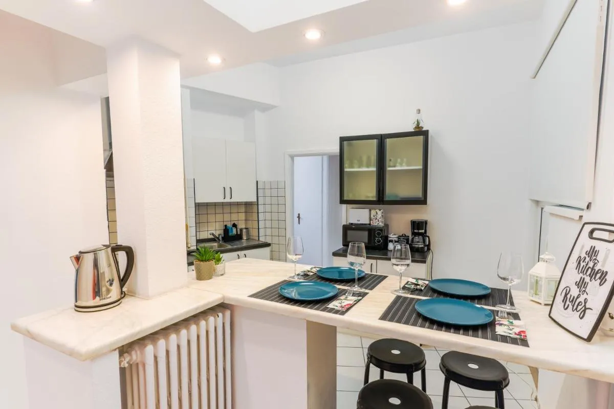 Ultracentral Golden Gatehouse 3 Bdrm — 2