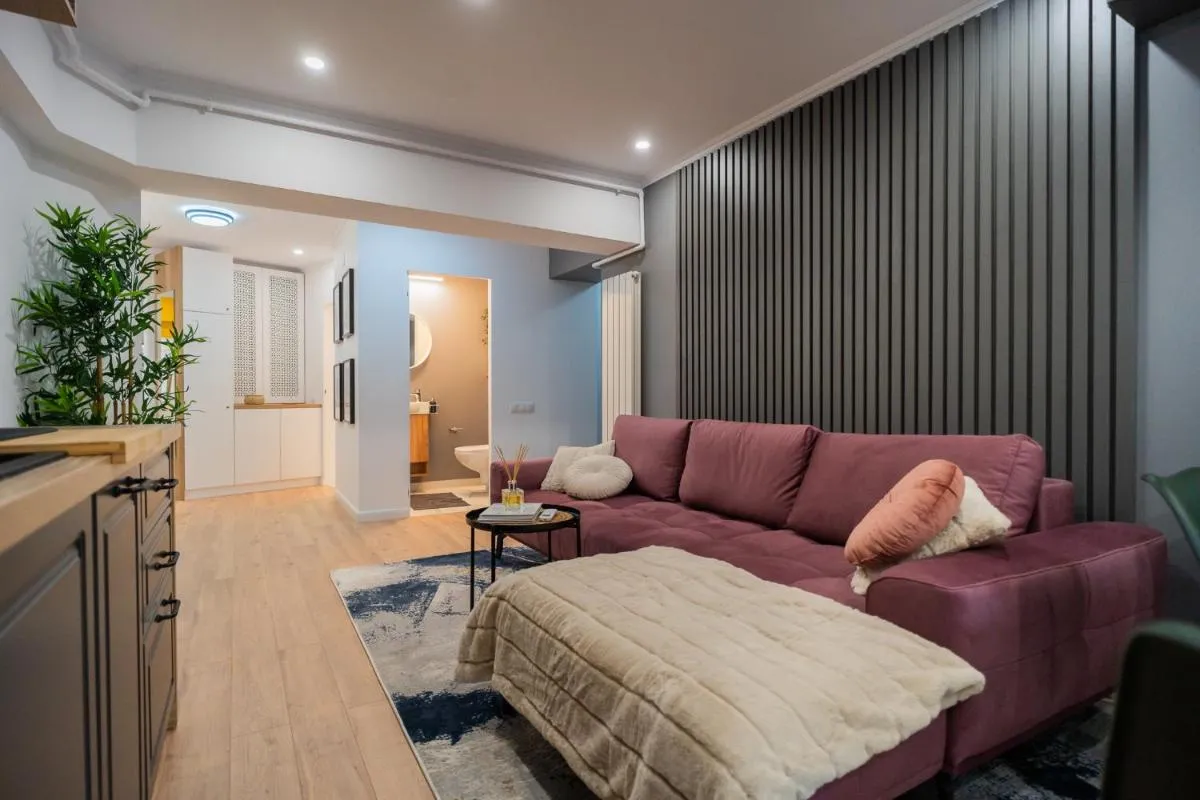 Urban Pearl – Old Town – Unique 4BR/3BA Apartment — 5