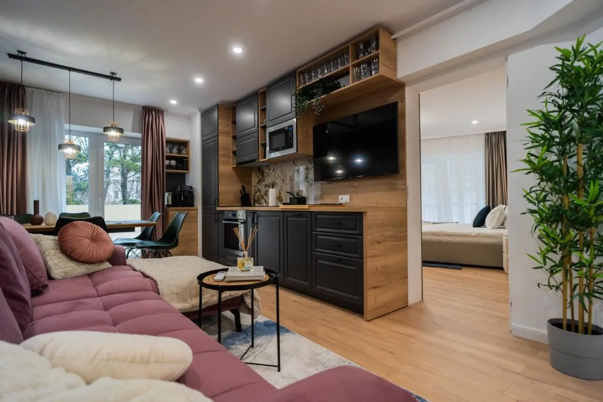 Urban Pearl – Old Town – Unique 4BR/3BA Apartment — 2