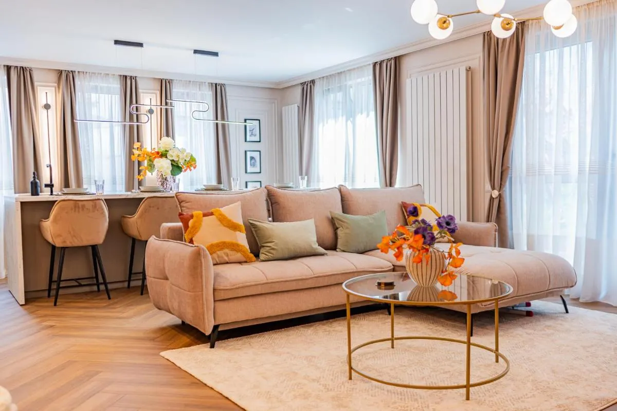 Victoriei Emerald & Pink Gems – Designer Apartments — 4