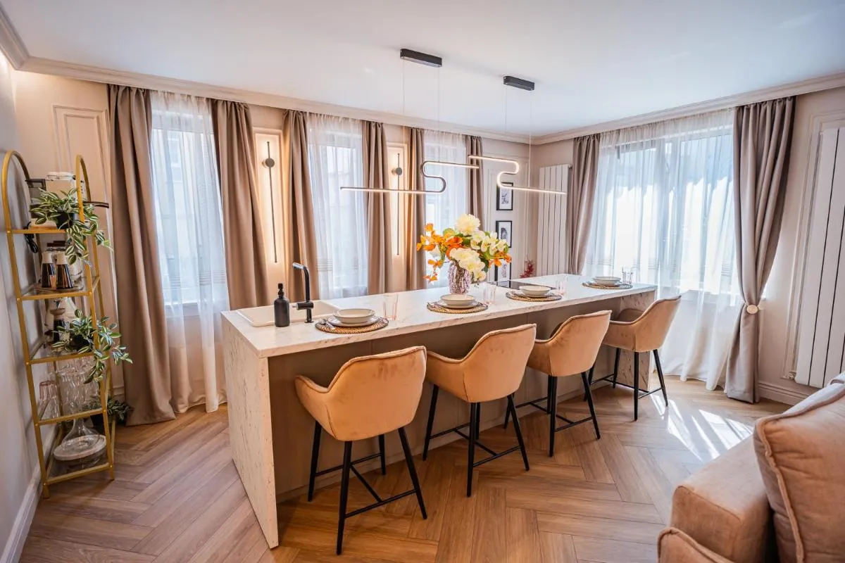 Victoriei Emerald & Pink Gems – Designer Apartments — 5