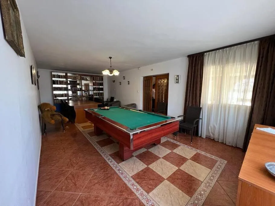 Vila 8 oaspeti — 3