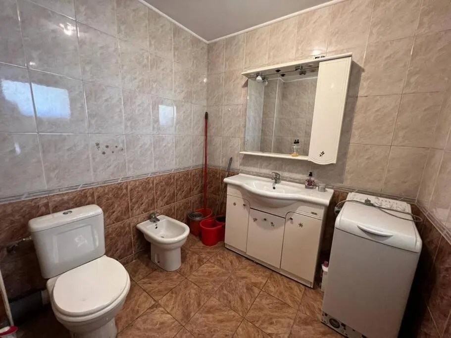 Vila 8 oaspeti — 5