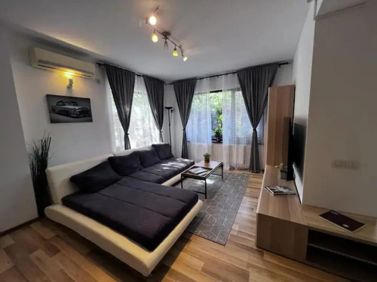 Vila luminoasa cu curte privată — 4