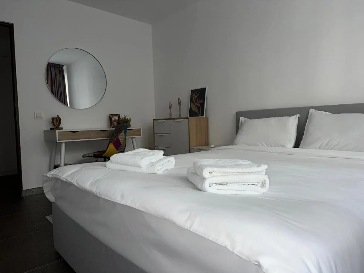 XOX Comfort Apartment Obreja — 4