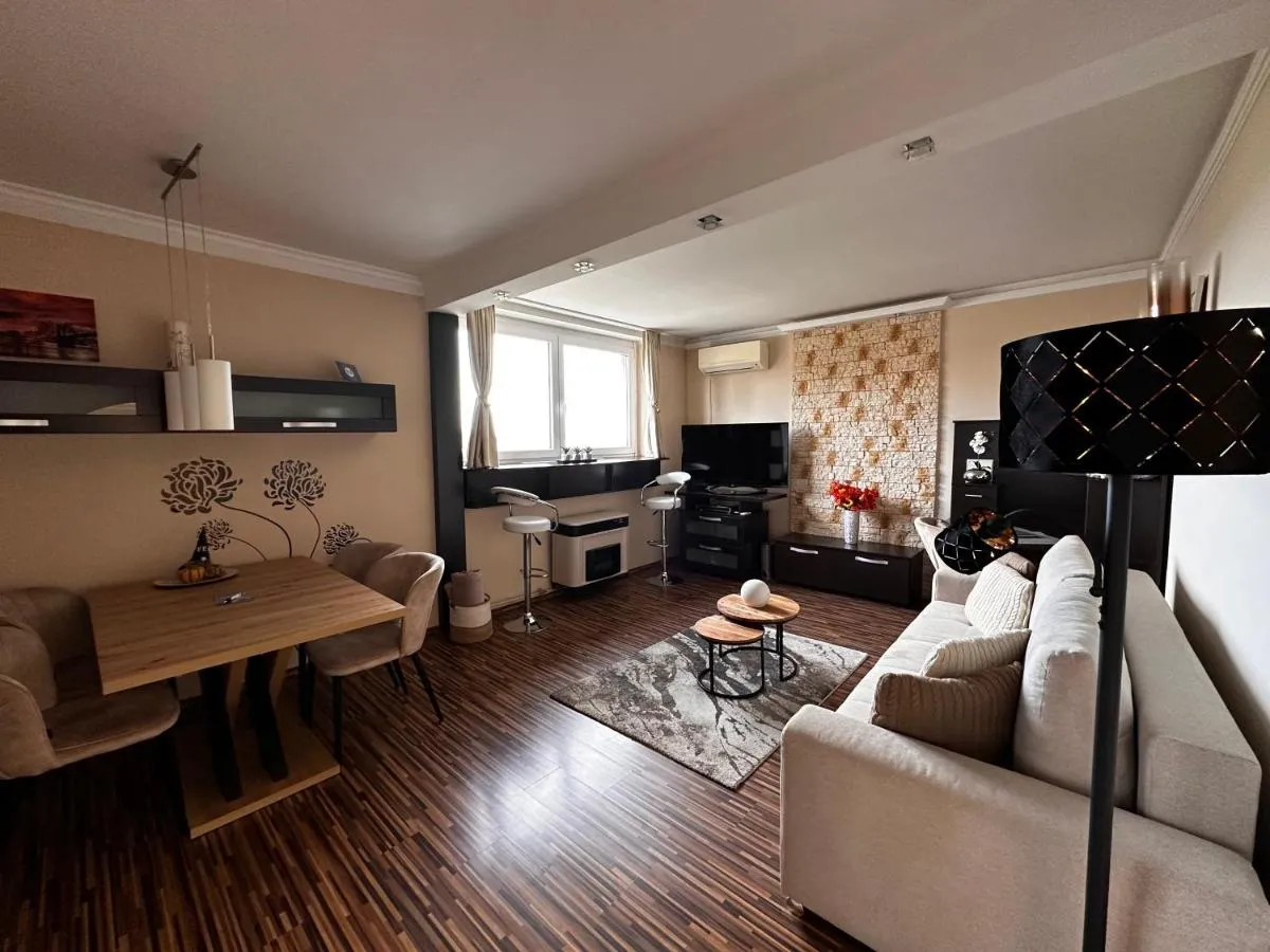 Image 2 of Apartment on Gellért Hill Downtown with free garage & Castle View