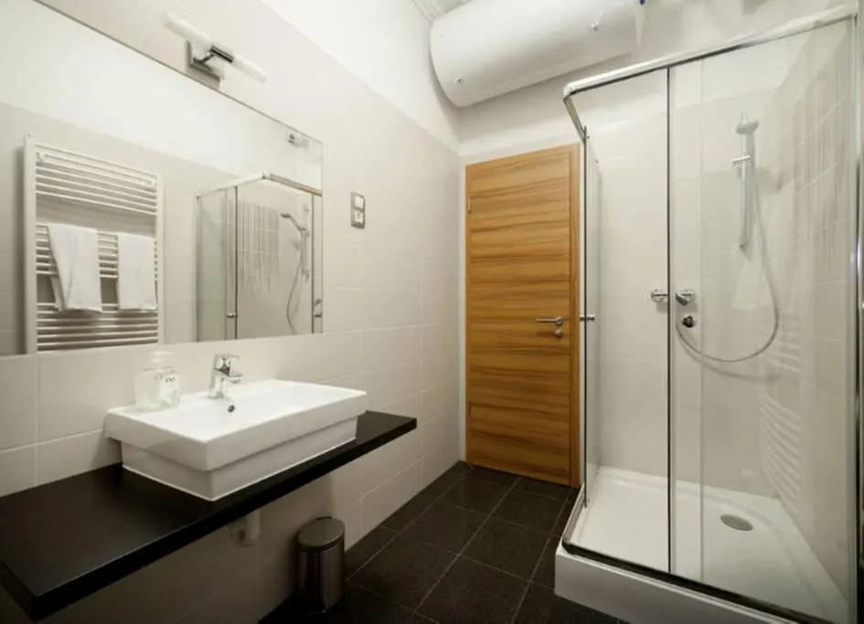 Image 2 of Art Deco Apartment 3 Bedroom, 3 Bathroom, Balcony