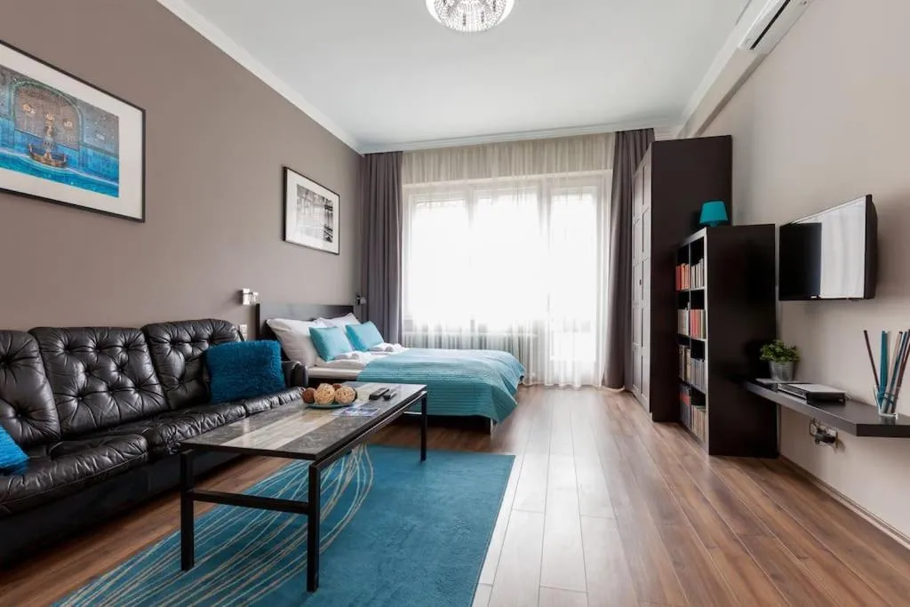 Image 4 of Art Deco Apartment 3 Bedroom, 3 Bathroom, Balcony