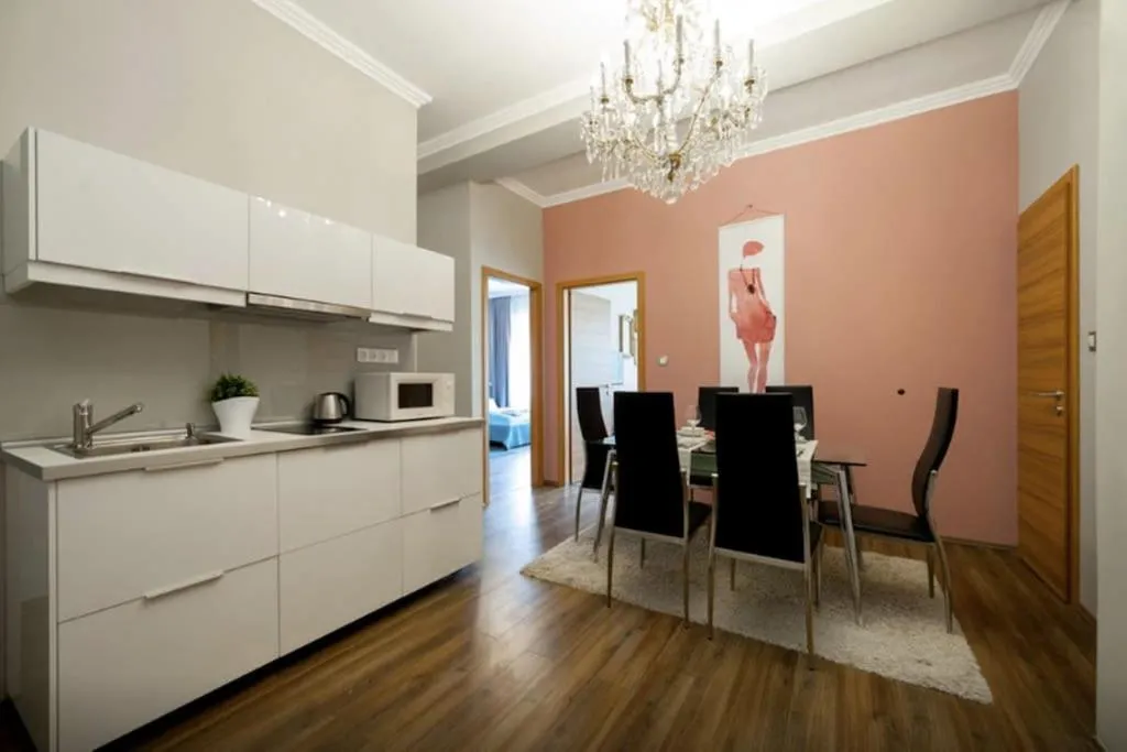 Image 3 of Art Deco Apartment 3 Bedroom, 3 Bathroom, Balcony