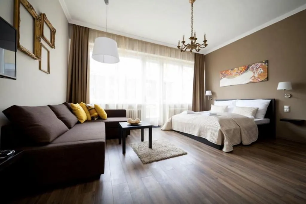 Image of Art Deco Apartment 3 Bedroom, 3 Bathroom, Balcony